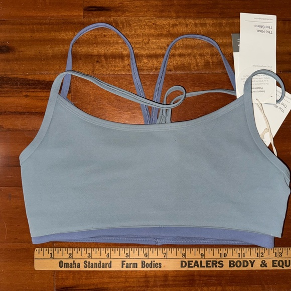 Vuori Blue Heron or Vintage Pistachio NWT Sports Bra - Picture 10 of 11